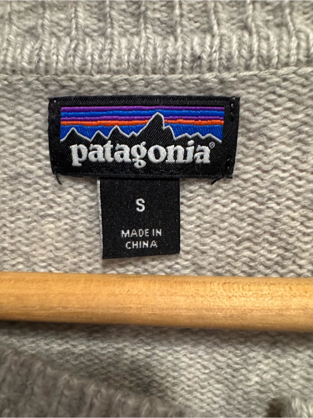 Patagonia Recycled Cashmere Cardigan in Birch White Sz S - Picture 4 of 8
